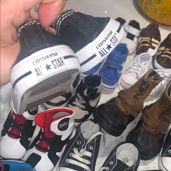 24 pair Crib to Toddle Shoes (4c up to size 8c) New & Used Brand & No Brand